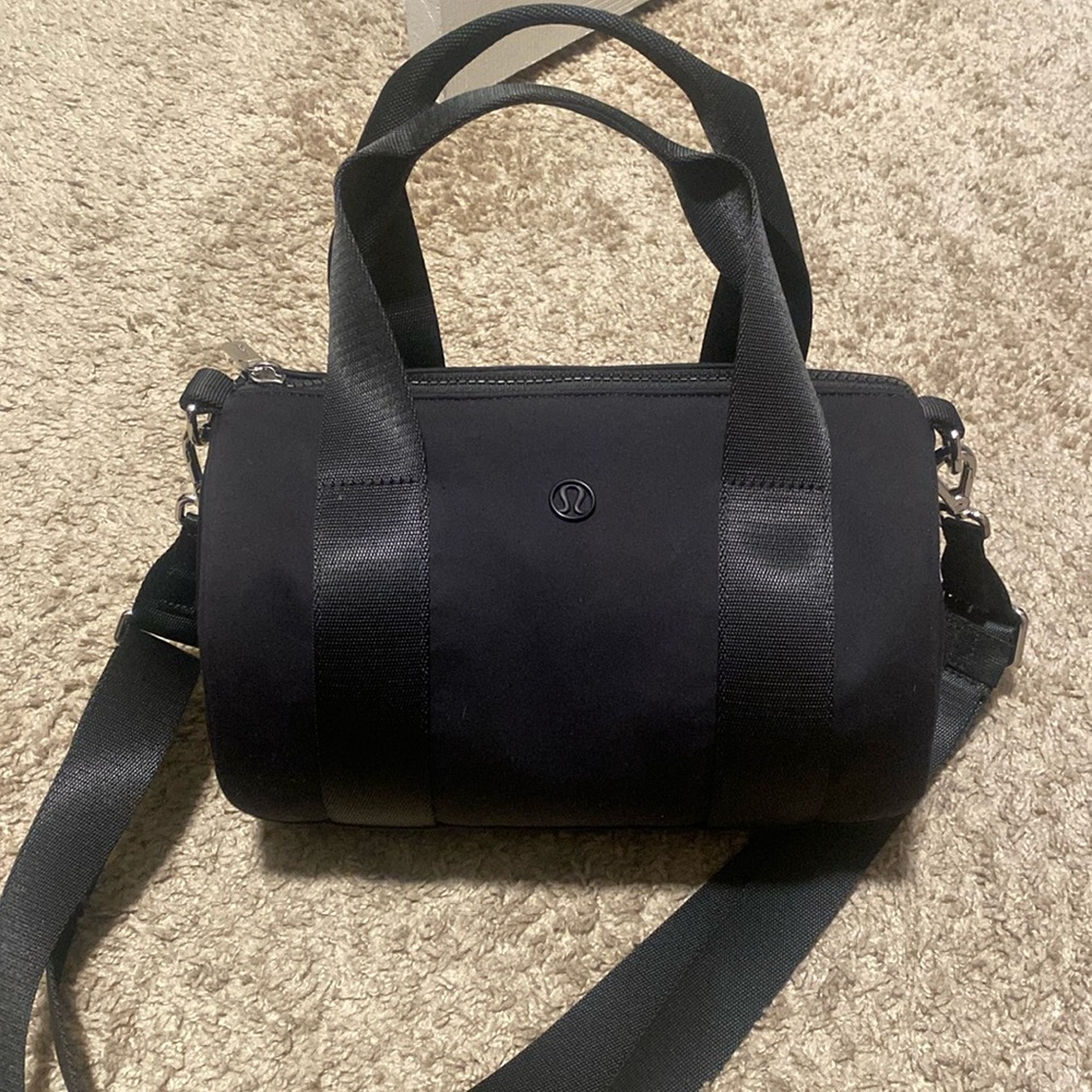 Lulu lemon barrel bag